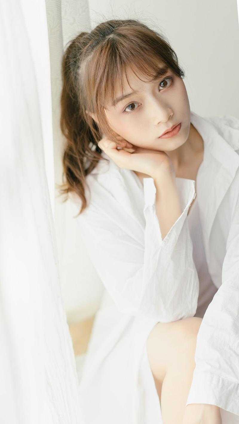 我向女友求婚时，她却要我为男发小演奏