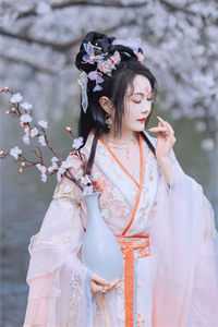 迷上直播的妻子
