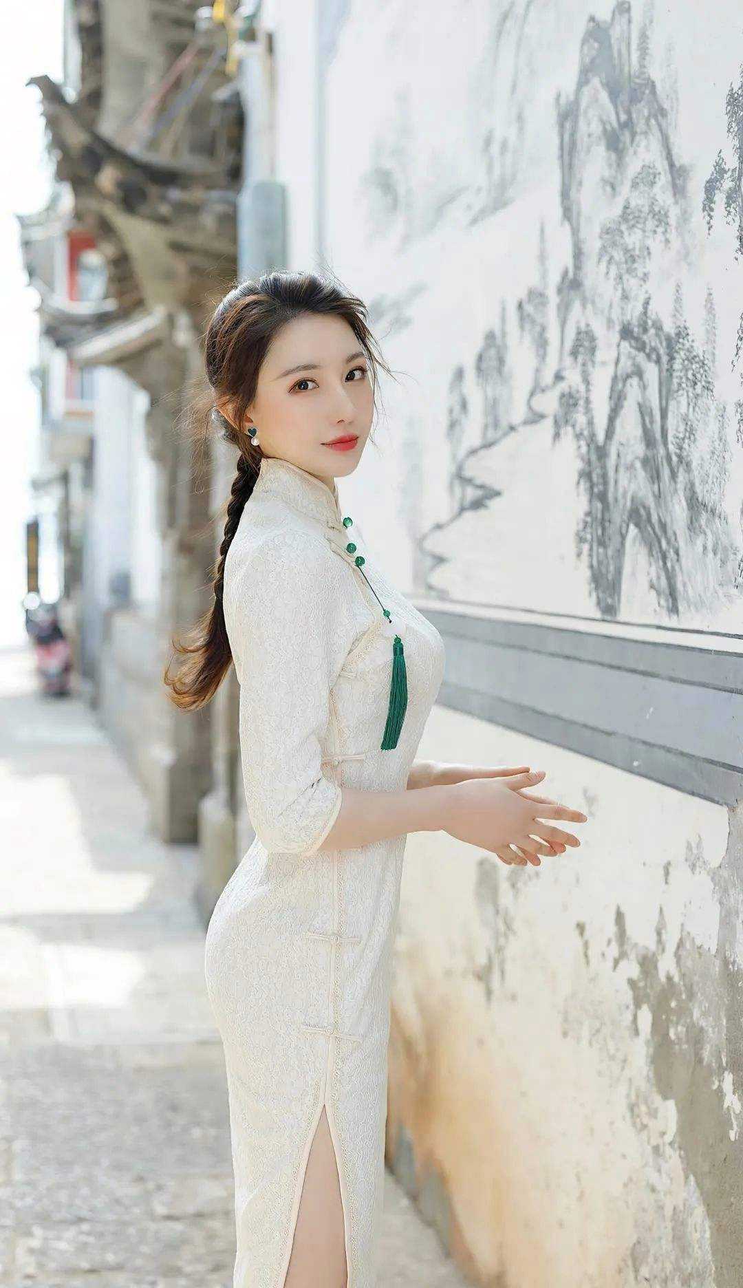重生后，我送妹妹当皇后