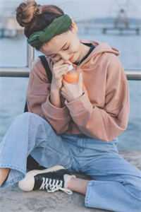 海阔凭鱼跃，爱意随风散