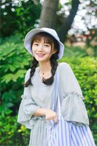 被卖到大山后，我紧紧抱着村长儿子的大腿