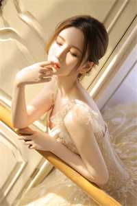 残雪凝阶春不回