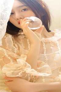 吾家有女，不唤明月唤星辰
