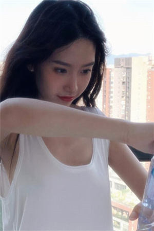 拜金女友背叛后，我成了首富之子