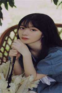 她爱我，却也爱着别人