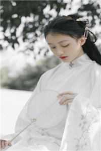 东风不知意，山水不相逢