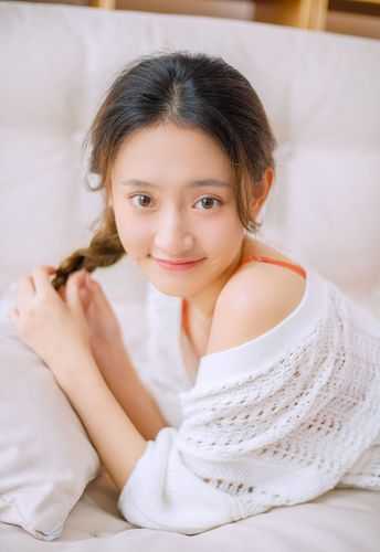 两界游戏：只要充钱我就能变强！