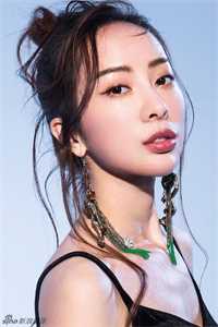 完蛋，我被美女包围了