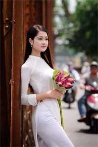 成婚宴上，夫君悔婚娶半妖侍女