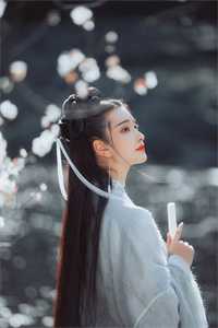 爸爸把妈妈关进冰棺后，我转身认情敌为父