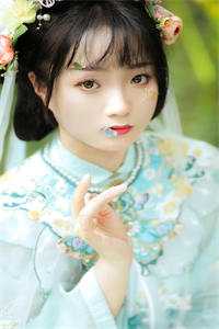 花落人终散