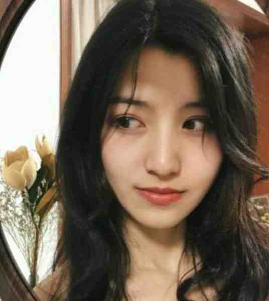 我胃癌晚期，他却陪情人试婚纱
