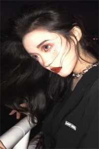 被拍卖的替身夫人跳海假死后，带马甲杀回来了