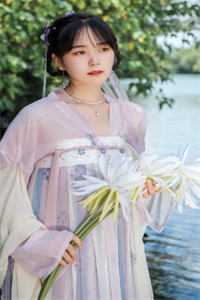 回忆成茧，一盏茶凉尽
