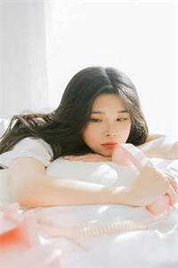 闻君两意，故来决绝