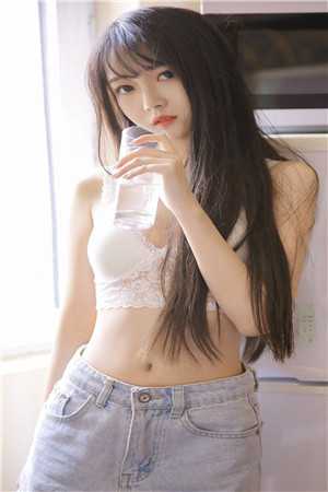 枝花年年红，人非旧日新