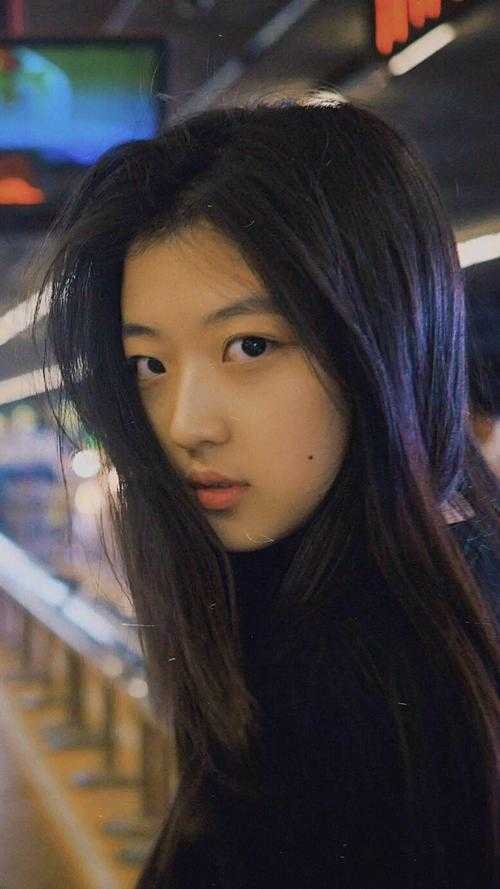 君坐高台，妾入尘埃